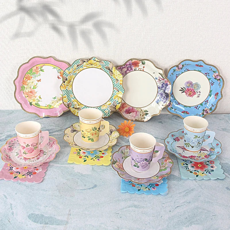 assiettes papier fleuries tasses serviettes occasion fête anniversaire mariage vintage