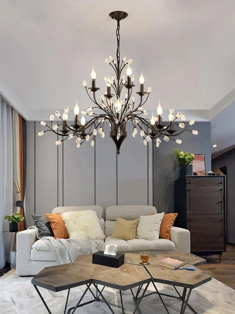 chandelier noir moderne cristaux transparents ampoules blanc chaud suspension élégante branches floralesstylisées