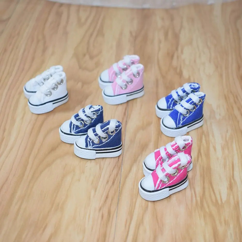 chaussures sport miniatures toile coton classiques baskets couleurs variées opaques enfants accessoires poupées