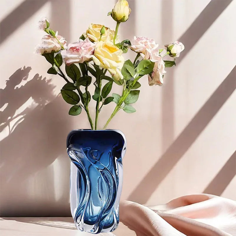 vase moderne bleu transparent ondulé marbré décoration intérieure arrangement floral hydroponique