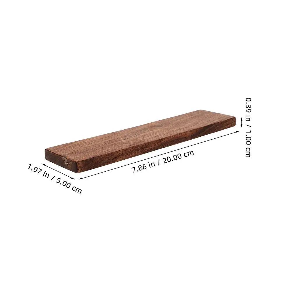 découpe planches bois marron foncé sculpture gravure rustique planks carving walnut