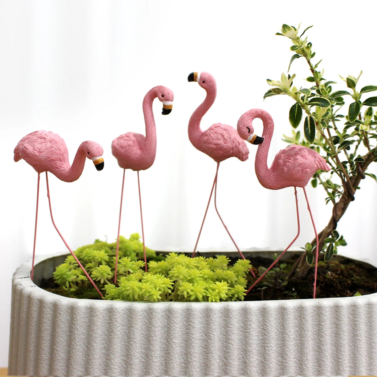 statuettes flamands roses résine détails fins tiges métalliques décoration jardin terrarium kitschextérieur