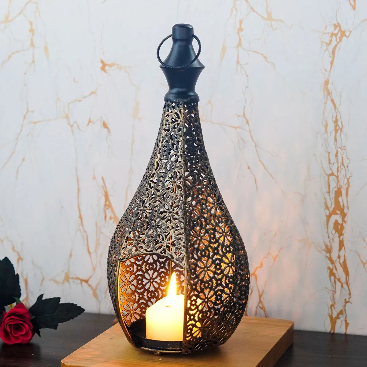 lanterne artisanale dorée ornements géométriques bougie suspendue traditionnelle noël anniversaire