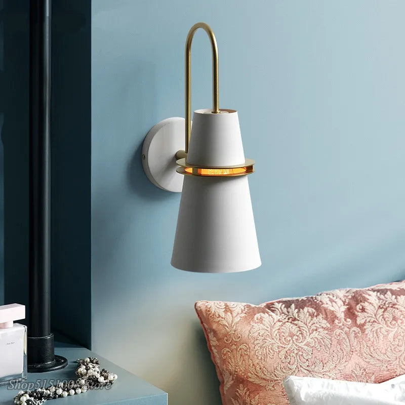 lampe murale moderne blanc bleu noir mat abat jour anneau doré flux lumineux 249