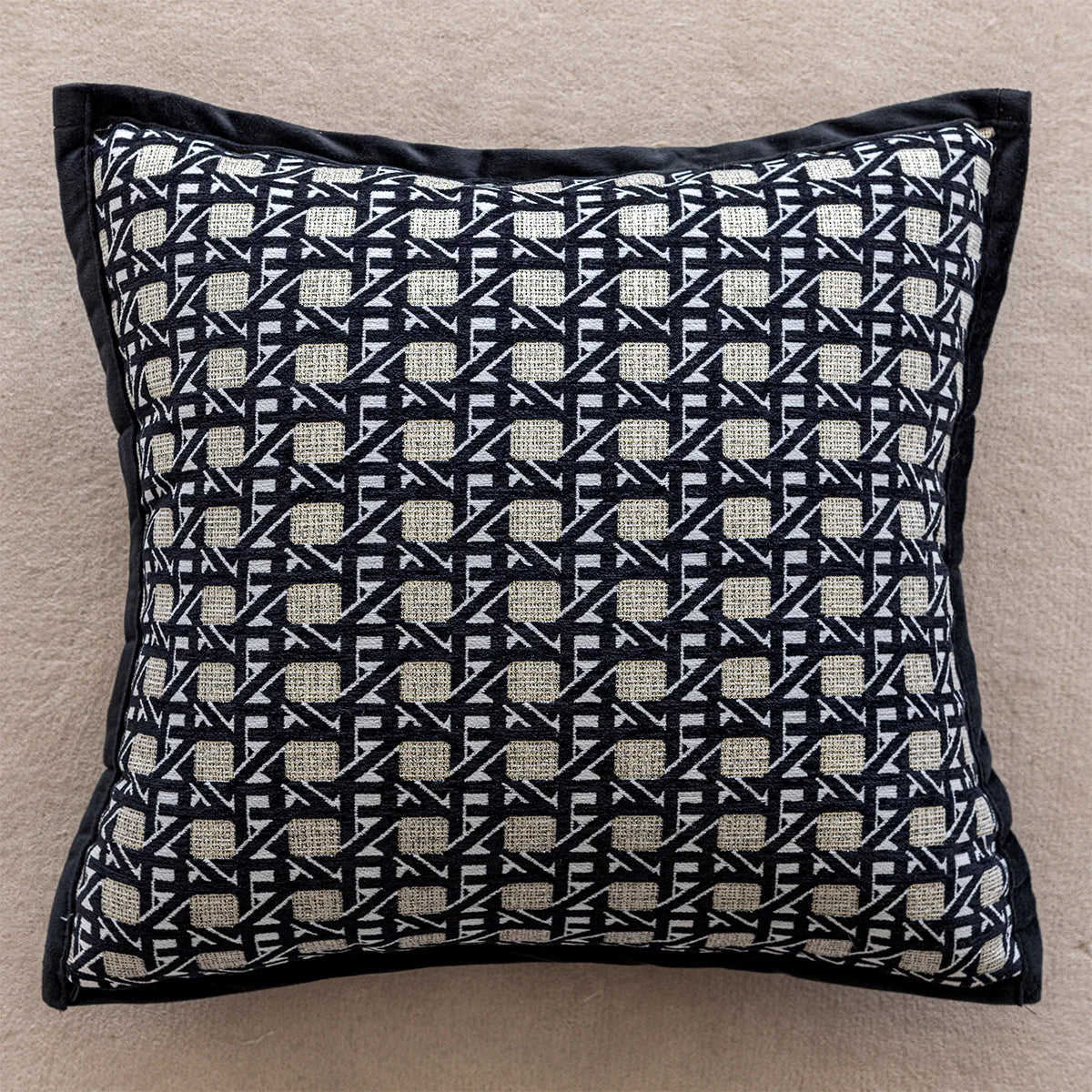 taies d'oreillers élégantes polyester chenille motif dentelle 45x45cm blanc noir decoration maison hospitalière