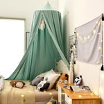 tente lit enfant vert pastel tapis oreillers peluches moderne