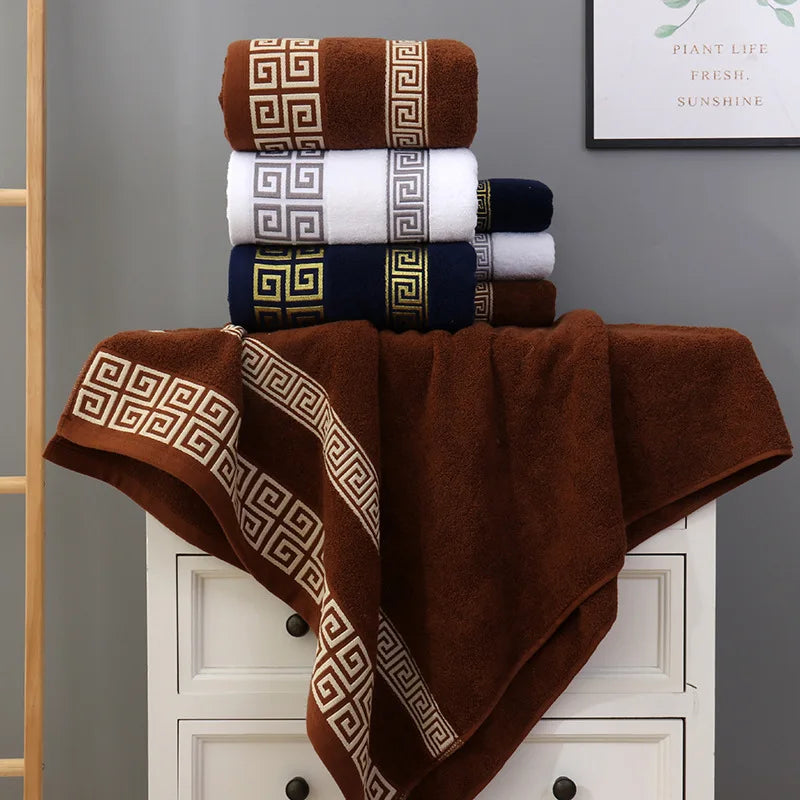 serviettes bain coton brodées géométriques bleu marine marron blanc absorbantes machine