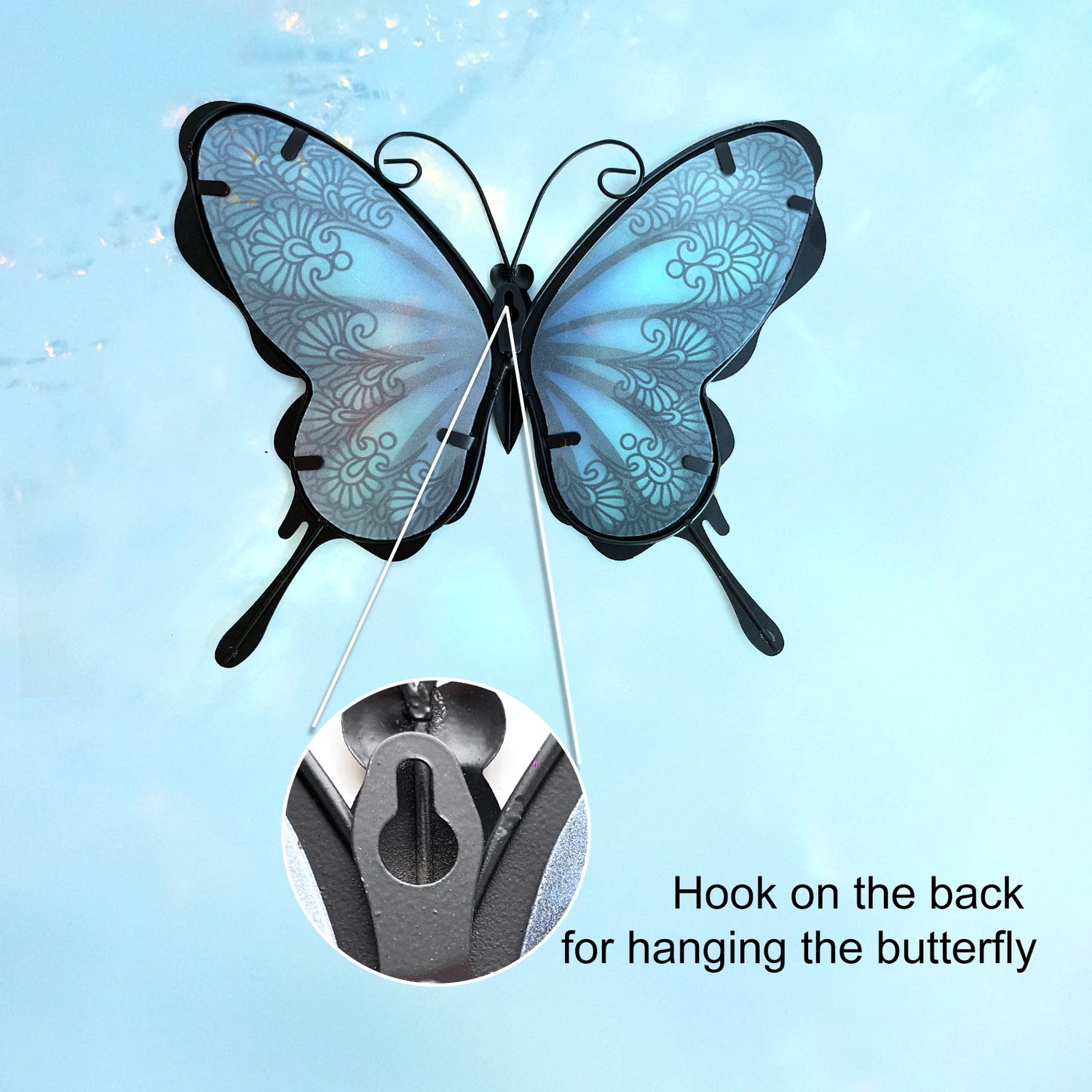 Détail de la sculpture papillon en métal avec verre incrusté