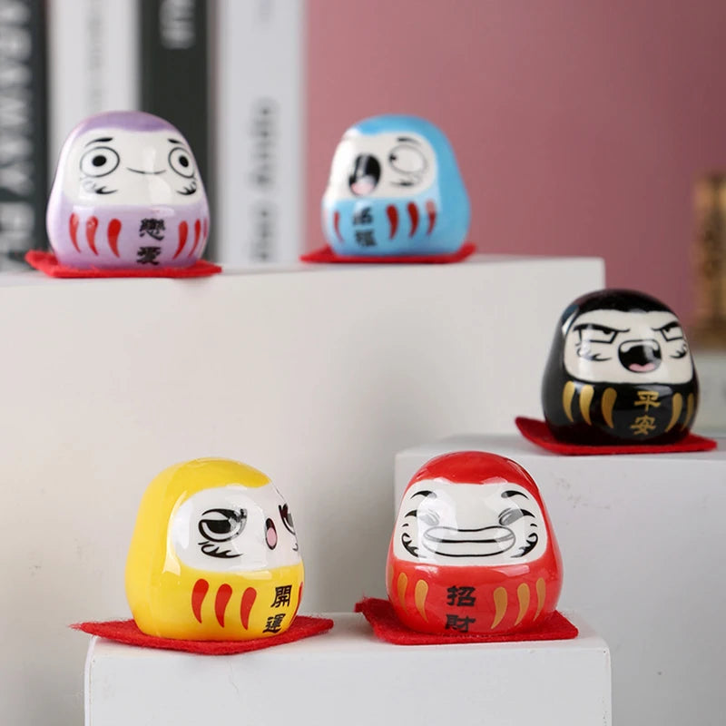 dolls japonaises traditionnelles artisanales couleurs vives yeux sourire symboles chinois ornement maison
