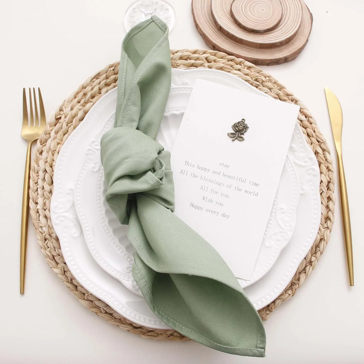 serviettes table vert pastel rose pâle beige clair motif uni classique élégant nœud fleur