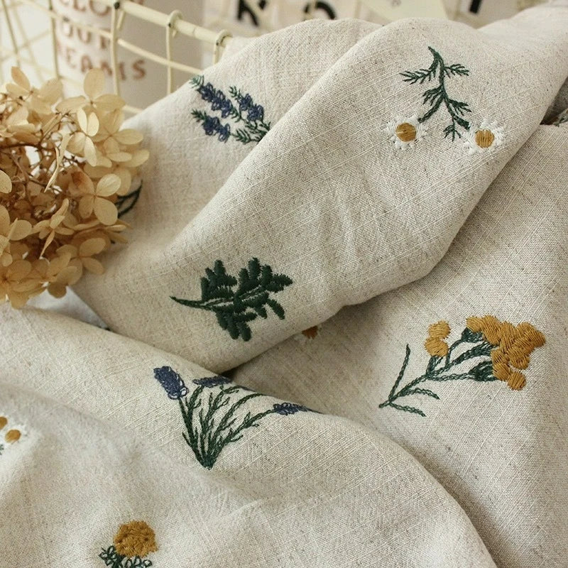 serviette couverture fleurs brodées lavande marguerites tournesols beige rustique naturelle main respectueux environnement