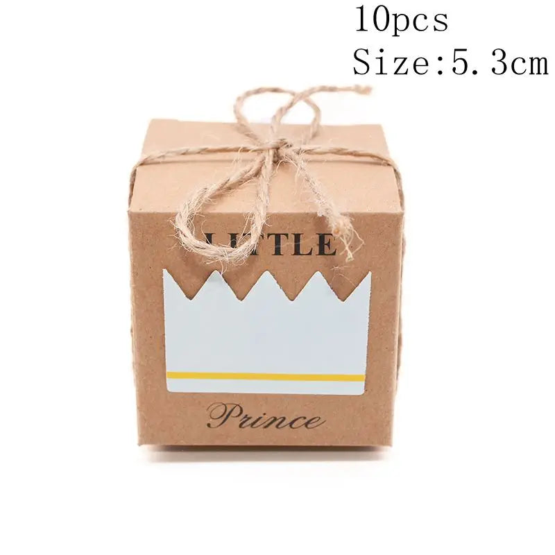 boîtes cadeaux marron clair texture cartonnée vintage ruban coton étagères événements anniversaires noël mariage