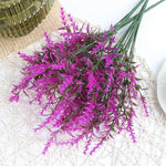 décoration intérieure moderne bouquet artificiel lavande violet rouge jaune vase minimaliste