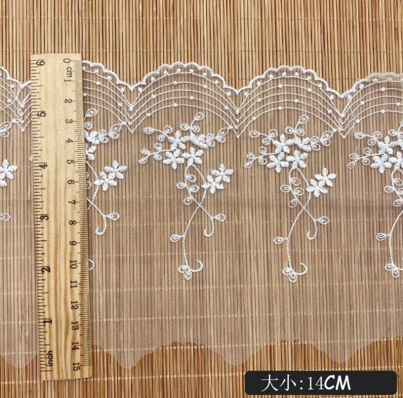 ruban dentelle fleurs blanches broderie fine 14cm largeur polyester opacite eco soluble 2mètres