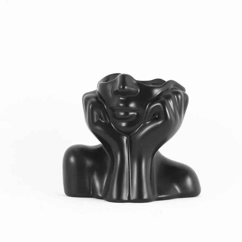 vase sculptural moderne or blanc noir mains humaines décoration intérieure luxe floral