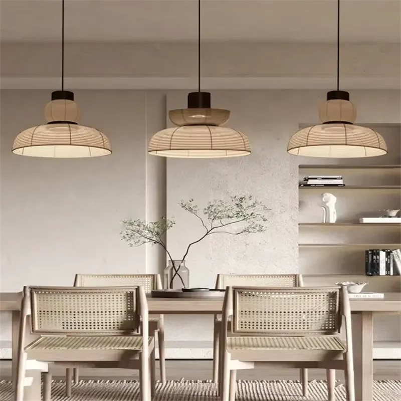 Suspension lumineuse moderne tissu rayures horizontales blanc beige noir