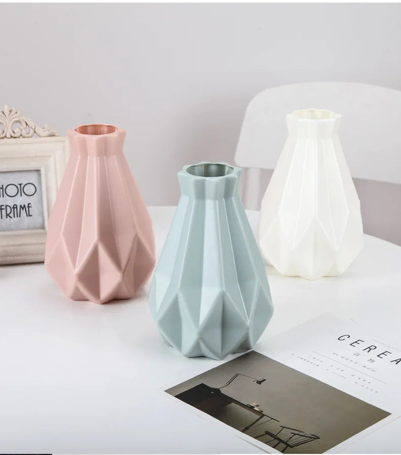 vase moderne blanc rose vert geometrique facettes minimaliste deco maison