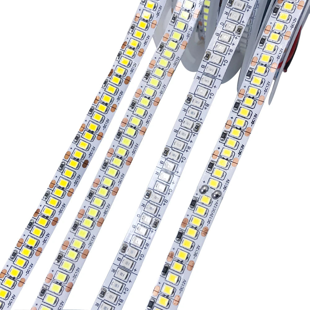Détail de la bande LED SMD2835 avec adhésif intégré