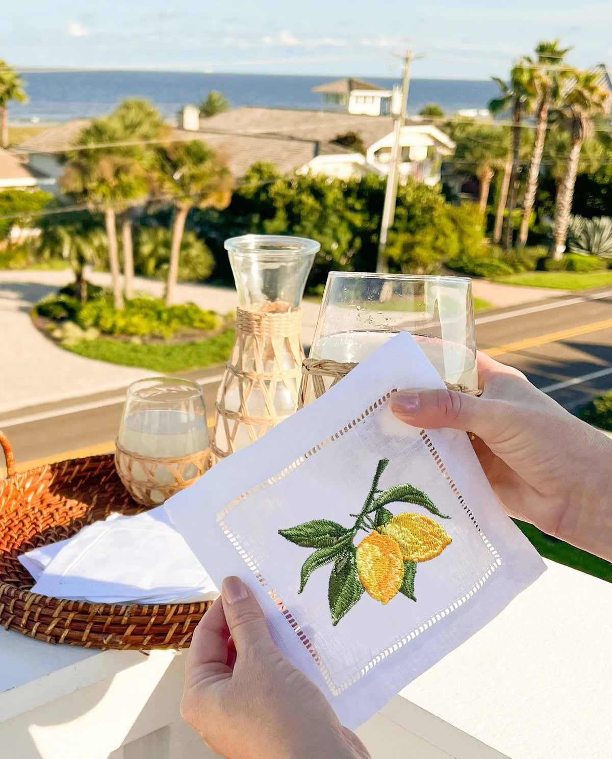 serviettes coton brodées citrons blancs classiques usage maison restaurant decoration table mariage