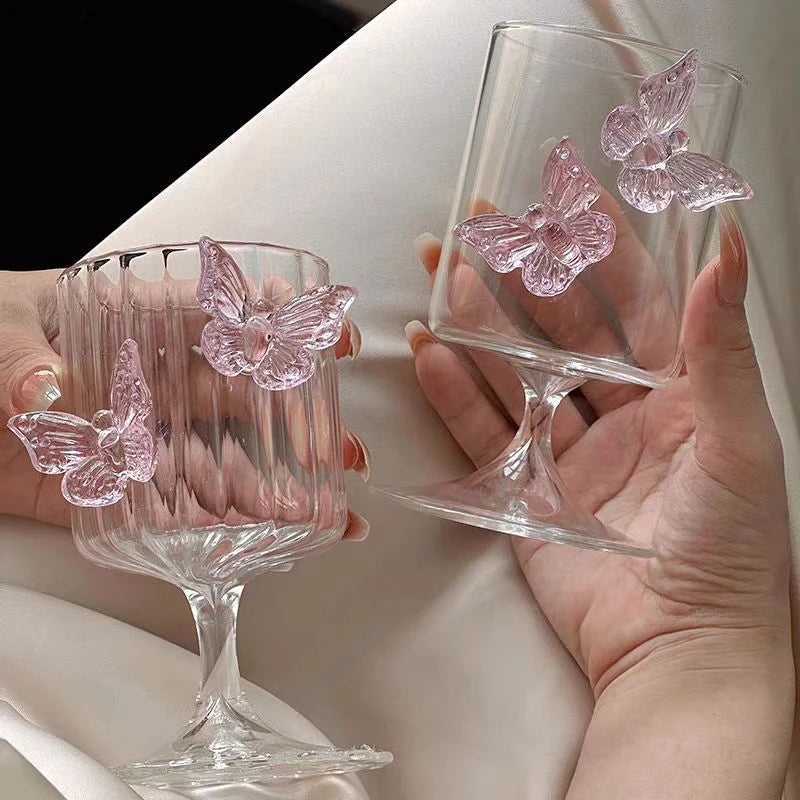 verres vin transparents rose papillons relief moderne élégants adhésifs festifs maison table