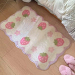 tapis doux fraises rose blanches bordure dentelée polyester antidérapant intérieur chambre salon