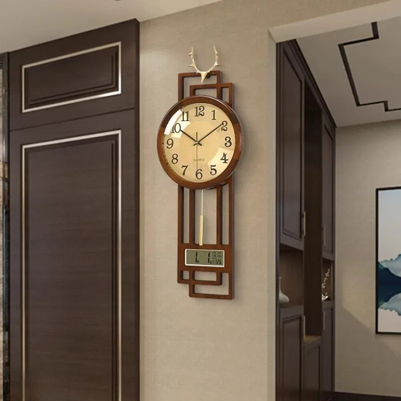 horloge murale bois marron clair cadran doré calendrier baromètre température humidité fixations modernes analogique