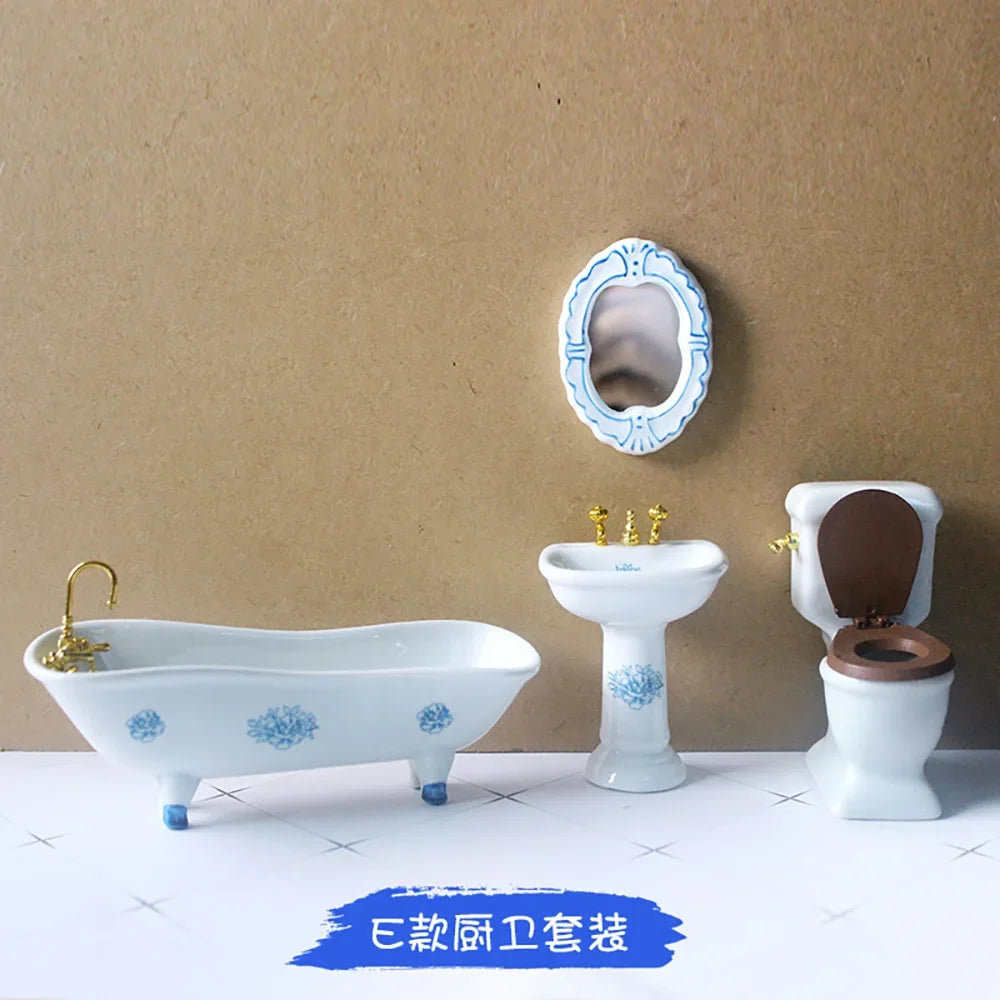ensemble salle bain miniature baignoire lavabo miroir toilette décor floral vintage doré blanc
