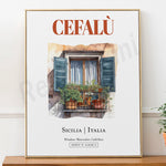 Une fenêtre colorée et végétalisée dans une rue italienne, reflétant l'architecture et la culture de la Sicile.