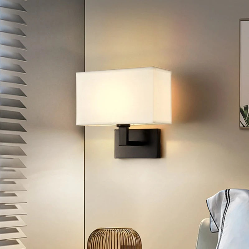 lampe murale moderne tissu beige vertical noir doréintérieur éclairage led fixée mur