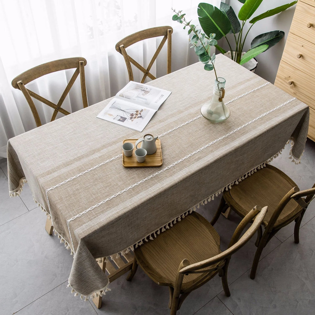 nappe lin beige rustique table manger mariage rectangle franges blancextérieurhôteltable thérusticetexturelinimitrepermeablenuageblancmarronclairgris