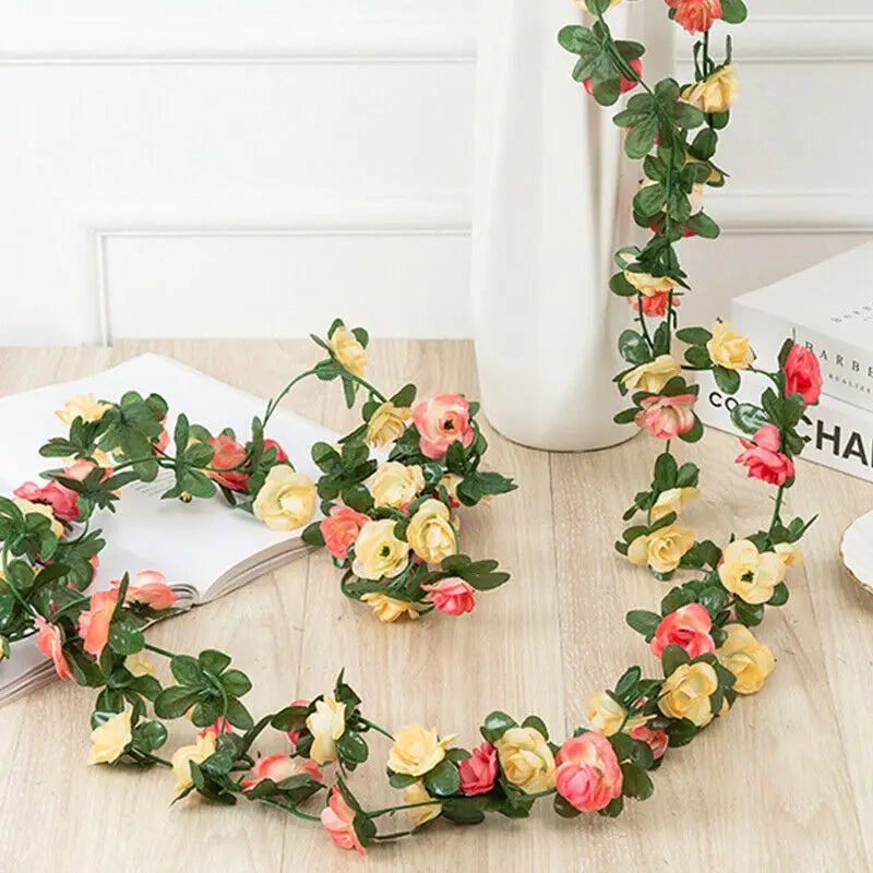 guirlande fleurs artificielles roses jaunes blanches vertes feuilles vertes mariage décoration extérieure