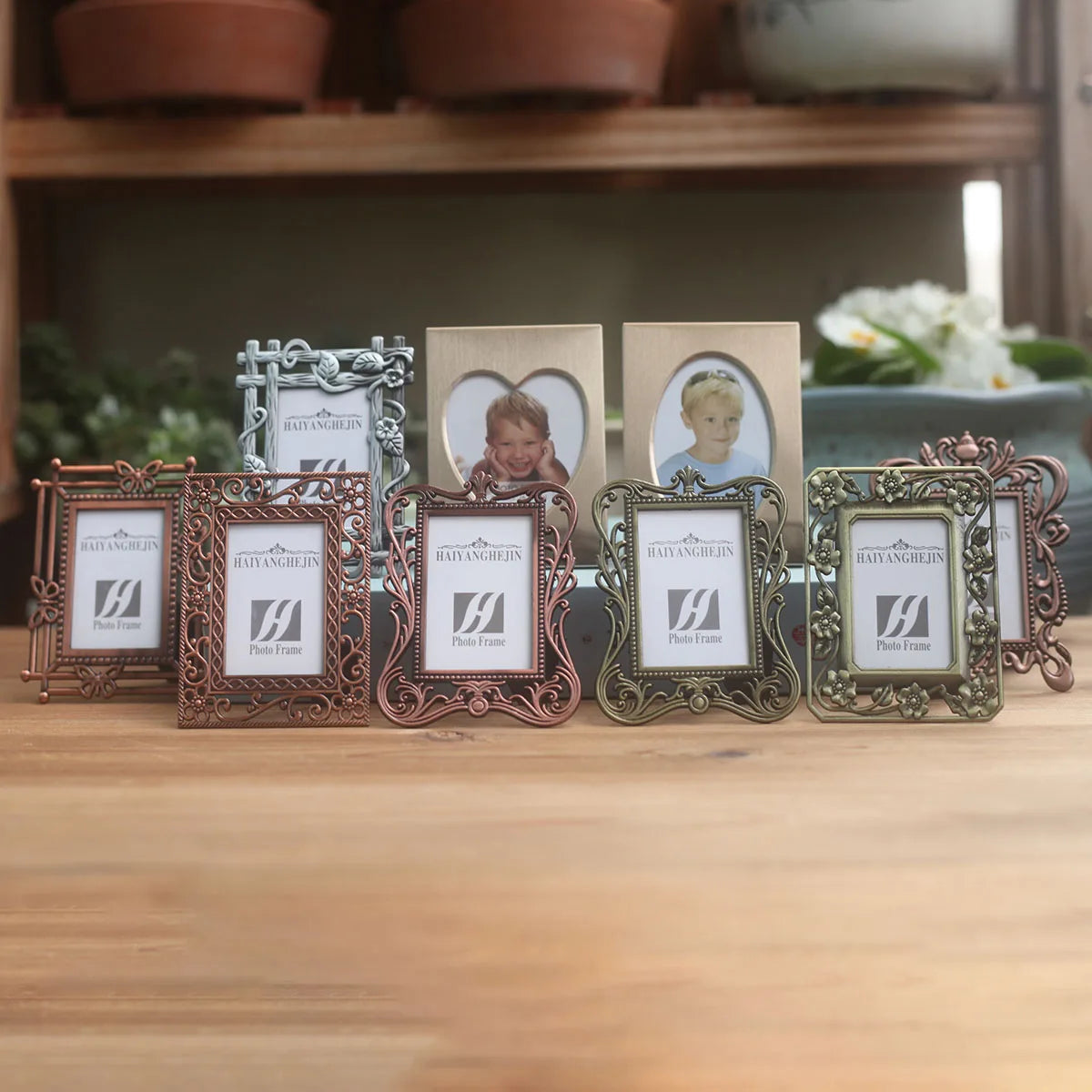 cadre photo pied bronze argenté vintage décor floral complexe métal ornementé