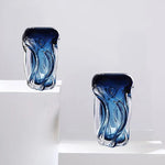 vase moderne bleu transparent ondulé marbré décoration intérieure arrangement floral hydroponique