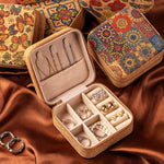 boîte bijoux vintage portable motifs floraux couleurs multiples rangement colliers boucles d'oreilles bracelets