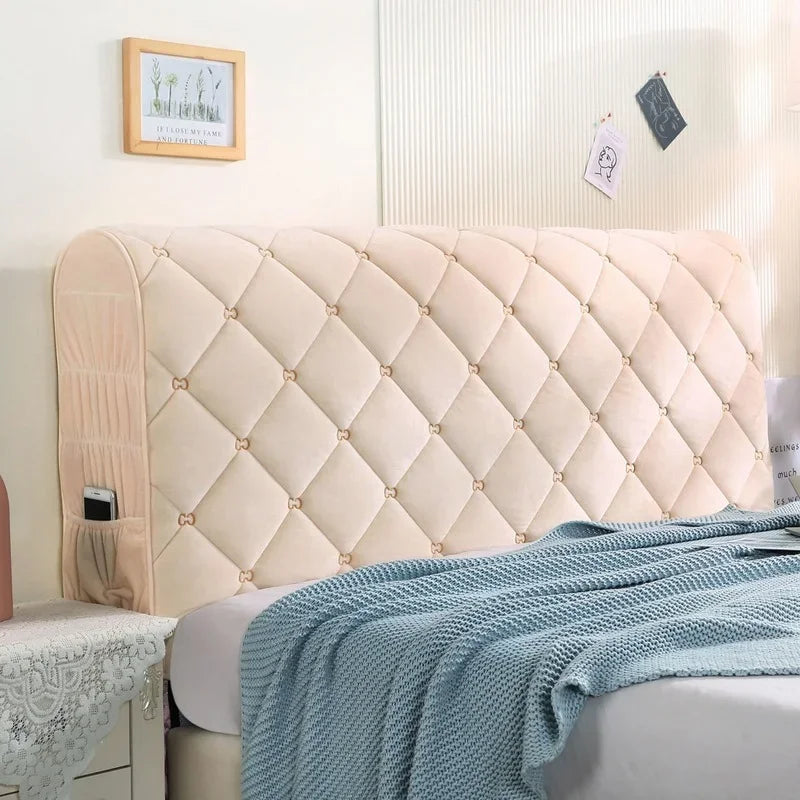 Détail de la broderie sur le couvre-tête de lit