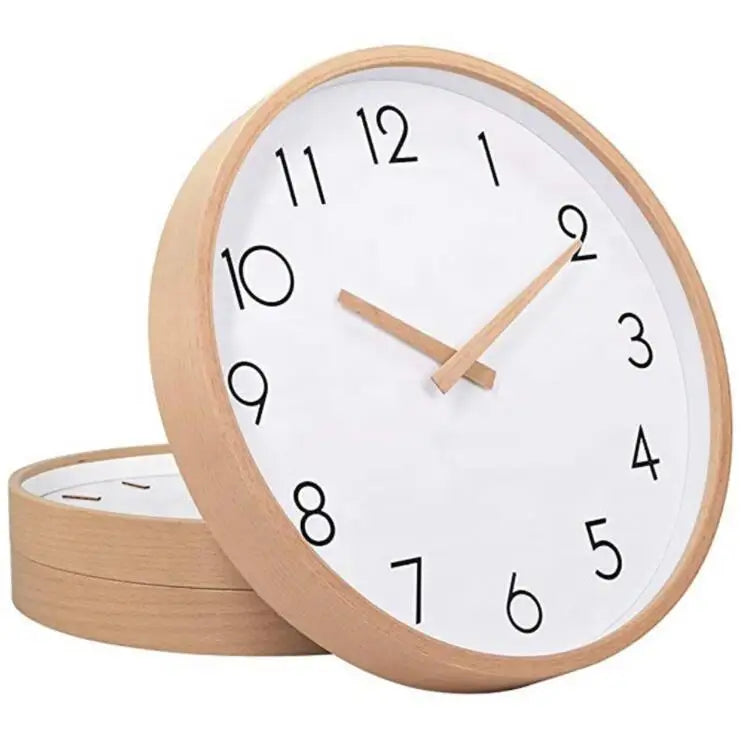 horloge murale blanche minimaliste moderne cadran boisé chiffres noirs salon chambre coucher