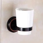 accessoires salle bain noir classiques rondelles dorées porte serviettes savon papier toilette brosse wc
