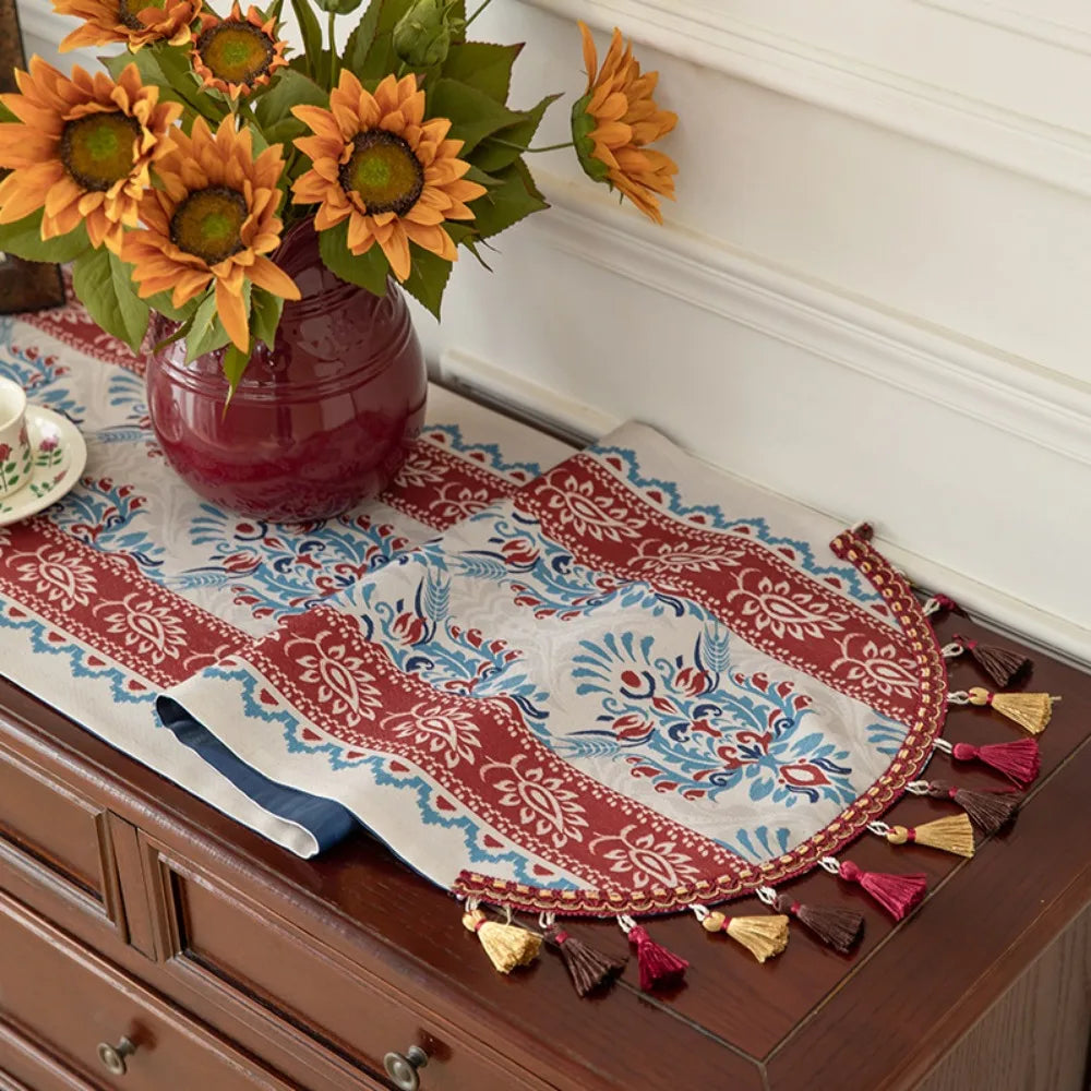 chemin table broderie traditionnelle motifs floraux beige marron rouge bleu vert classique ethnique tassel