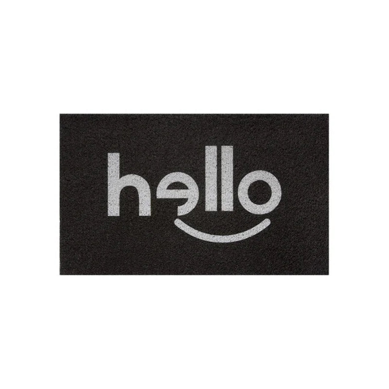 Tapis d'accueil affichant le mot « Hello » en lettres argentées sur un fond noir.