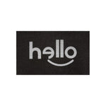 Tapis d'accueil affichant le mot « Hello » en lettres argentées sur un fond noir.