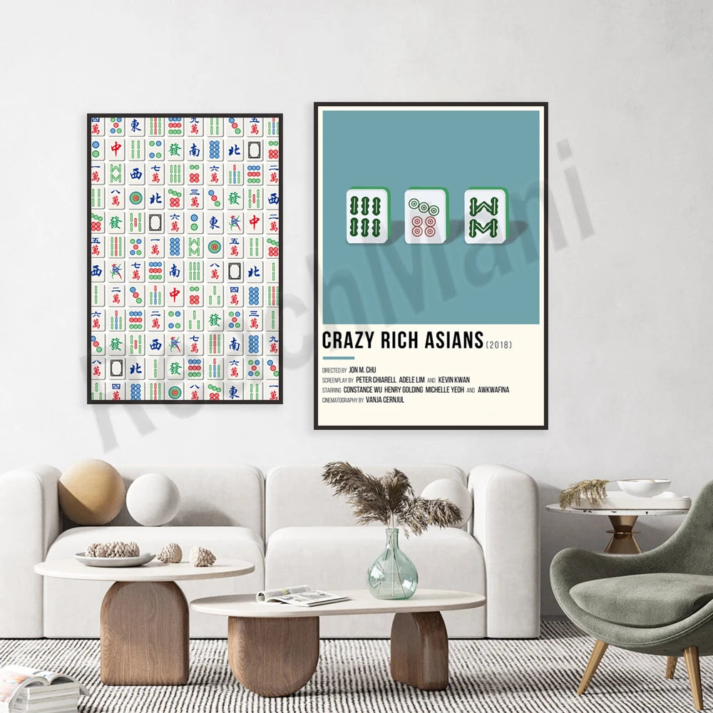 Une affiche encadrée montrant le titre du film "Crazy Rich Asians" (2018) et des motifs asiatiques stylisés, décorant un salon moderne avec des meubles en bois et un fauteuil gris.