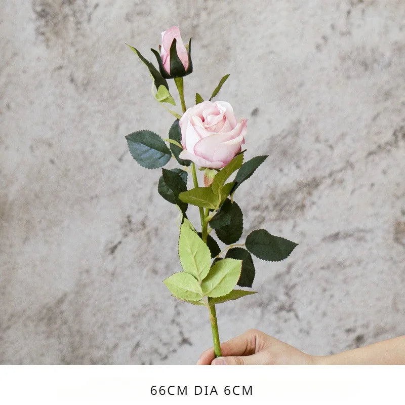 décoration maison bouquet fleurs artificielles roses ouvertes feuilles vertes réaliste anniversaire mariageintérieur