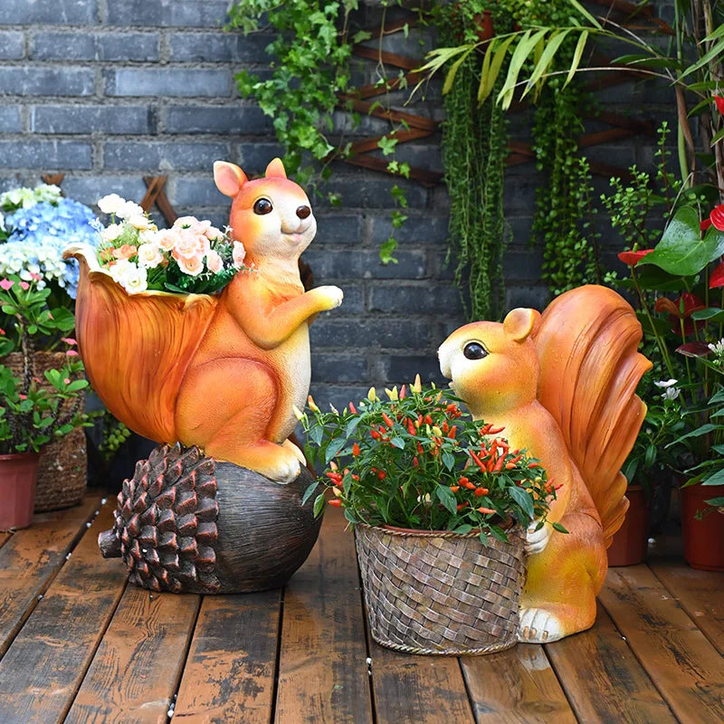 pots fleurs écureuils résine décor champêtre fleurs roses hortensias bleus plantes vertes cour jardin