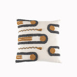 housse coussin brodée motif géométrique moderne blanc marron gris respectueux environnement décoration maison polyester