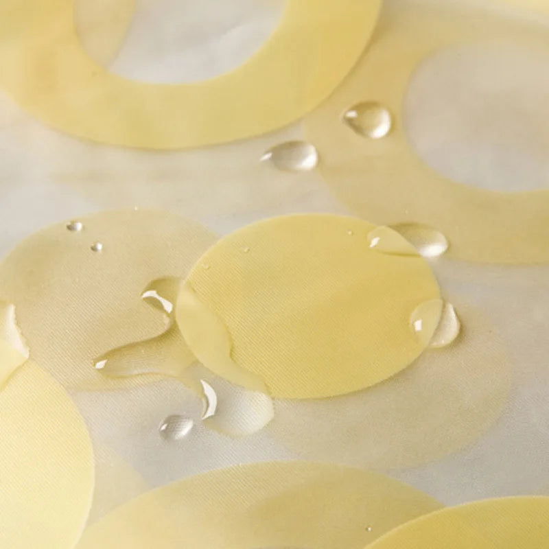 rideau douche moderne transparent cercles dorés métalliques blanc jaune clair salle bain decoration