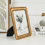 cadre photo résine tressée or decoratif moderne classique posé support
