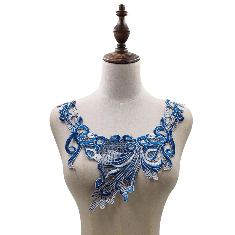 collier brodé dentelle rouge noir bleu blanc art nouveau clips polyester
