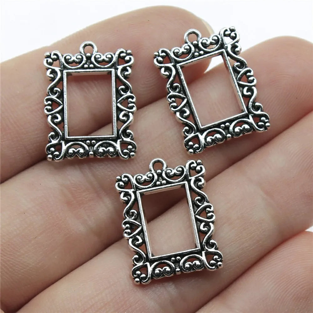 bijoux vintage baroques ornements floraux motifs géométriques argent doré anneaux
