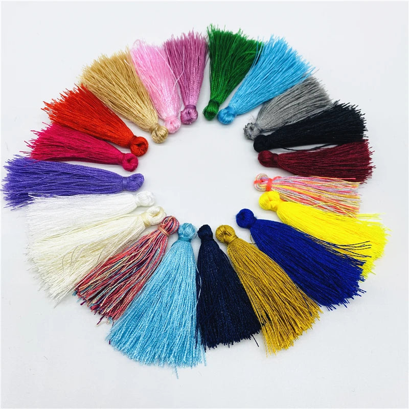 pompons multicolores franges rideaux décoration couture textile maison accessoires