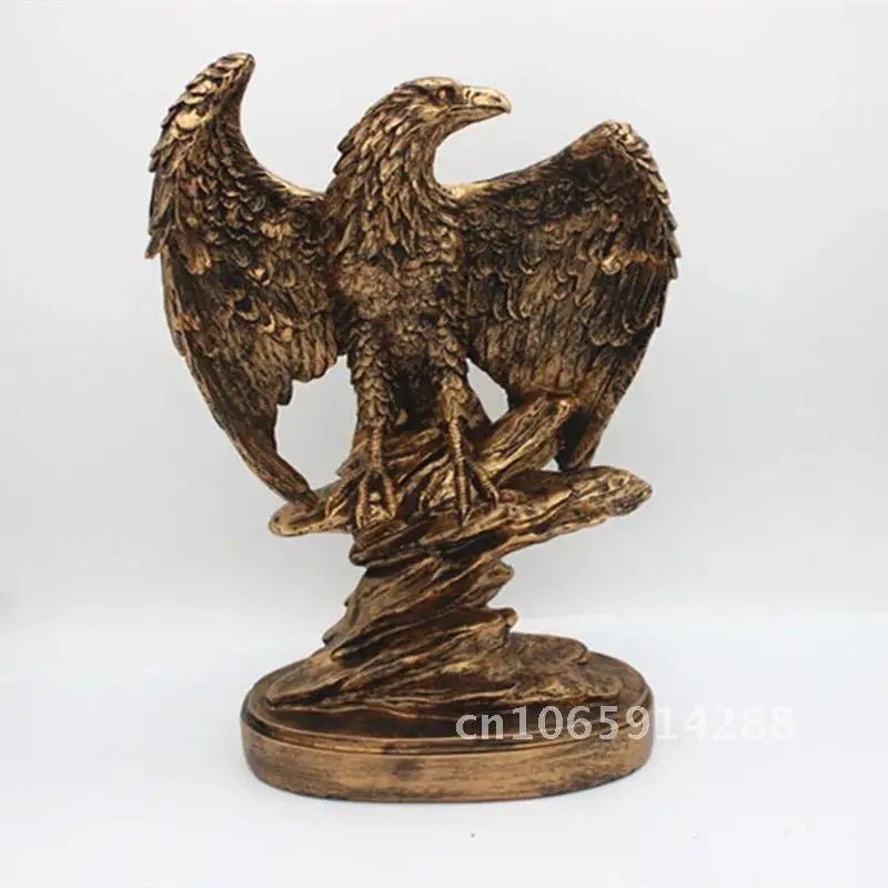 statue or aigle plumes détaillées surface brillante classique décorative résine posé socle rocheux